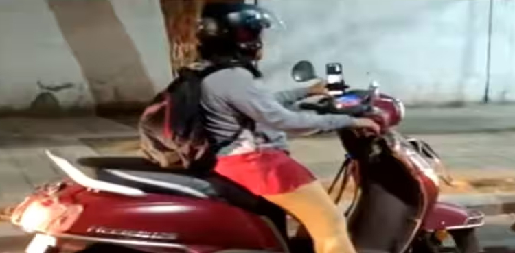 Bengaluru Working woman attends virtual meeting on scooter