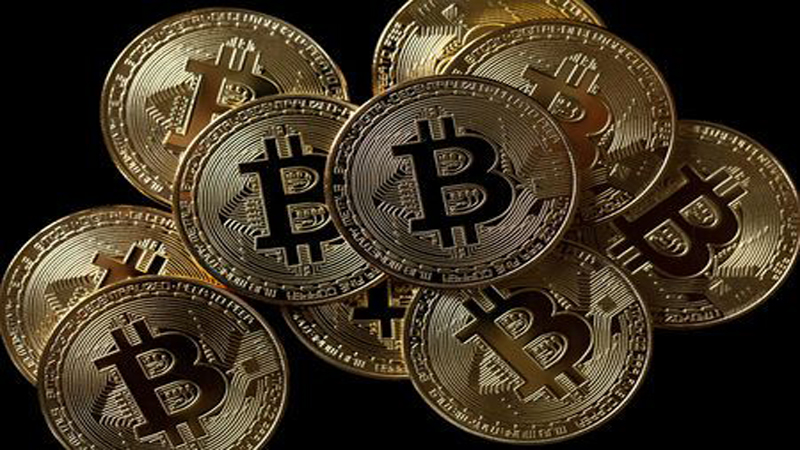 Bitcoin manages to remain stable around $66,000