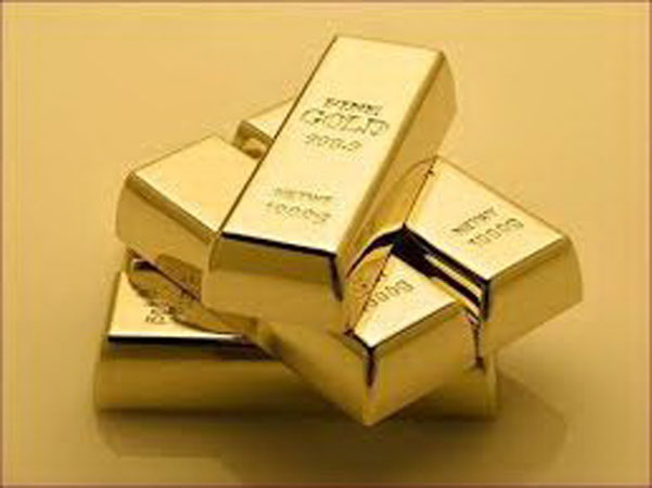 Gold price dips by Rs7,800 to Rs240,900 per tola