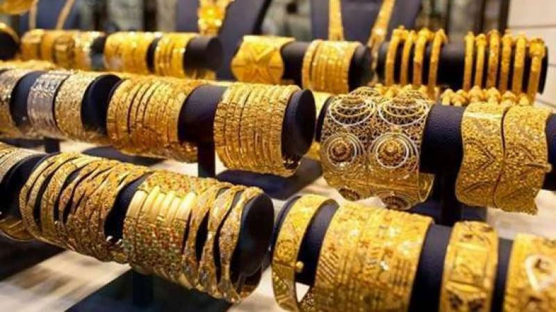 Gold rates dip by Rs.3,500 per tola to Rs.248,700