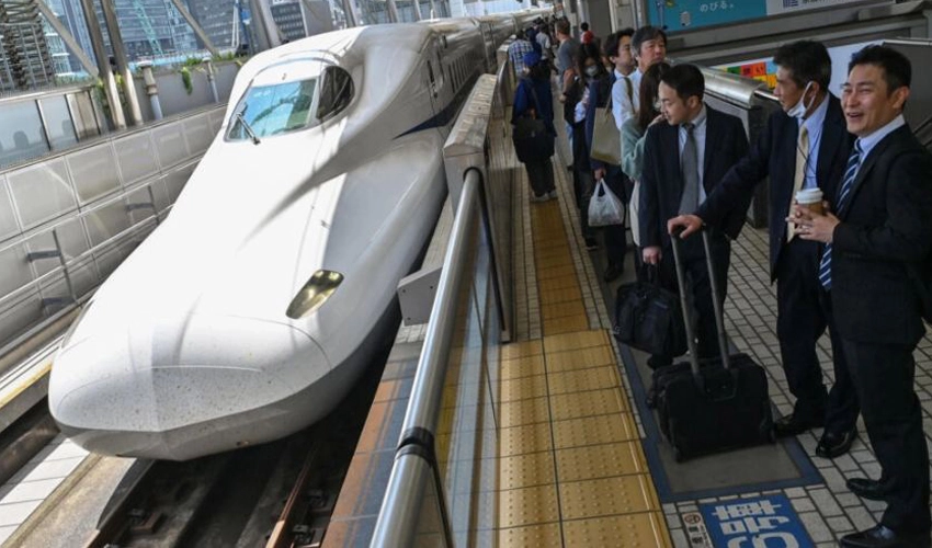 Snake on a train delays Japanese bullet service