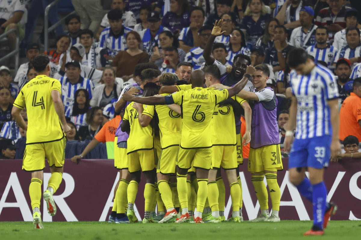 Columbus stun Monterrey 3-1 to reach CONCACAF final