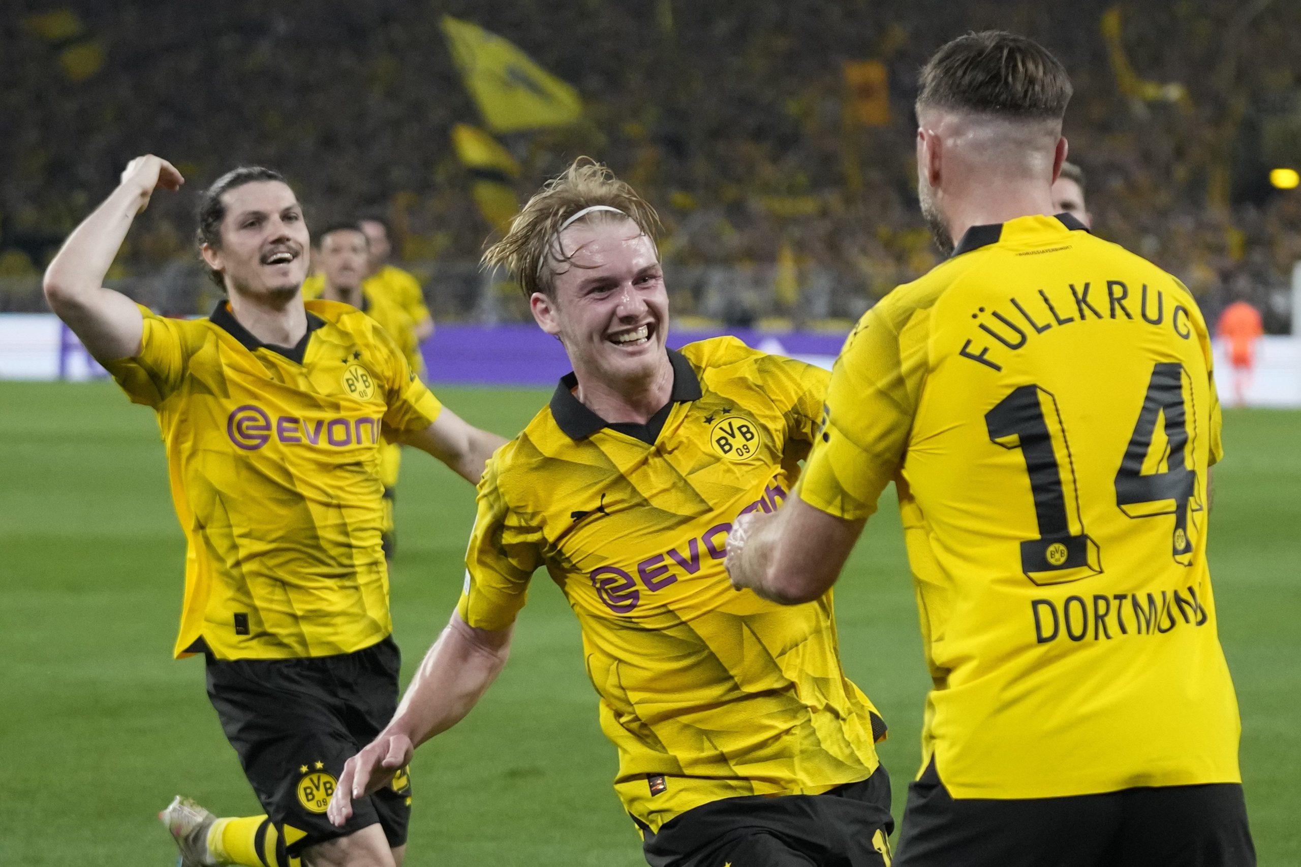 Fuellkrug hands Dortmund Champions League advantage over PSG