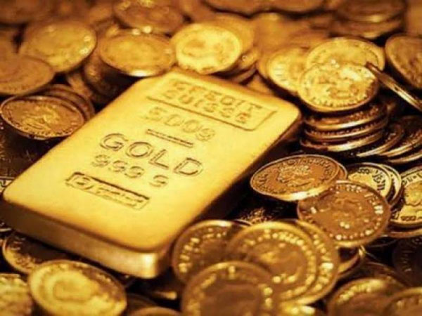 Gold price per tola falls Rs2,000