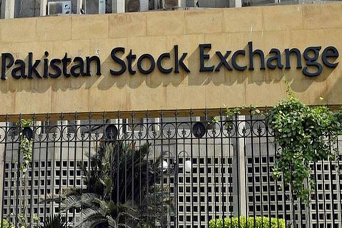 PSX witnesses bearish trend, loses 444 points